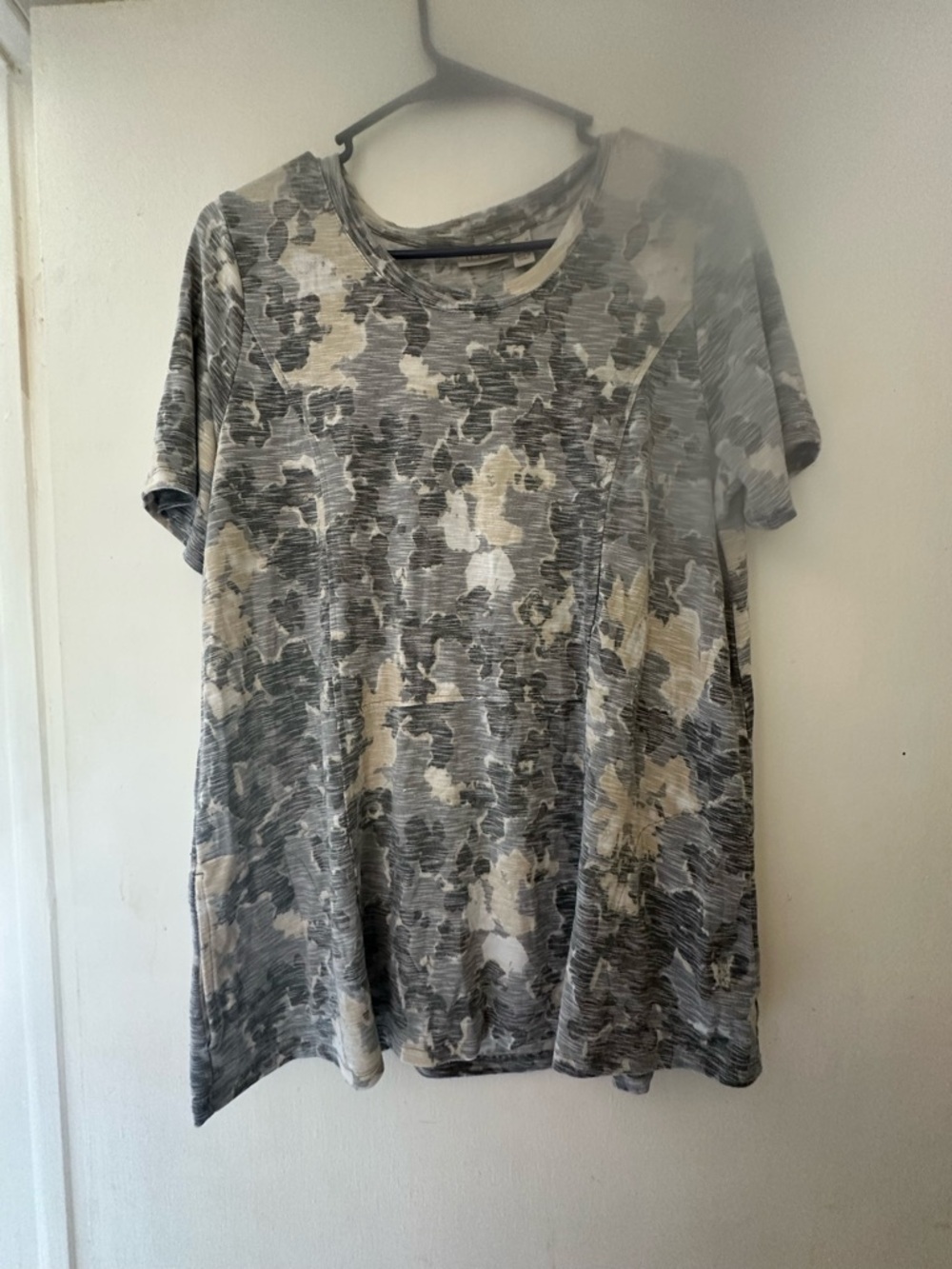 LOGO by Lori Goldstein Short Sleeve Camo Print Tee in Gray and Cream